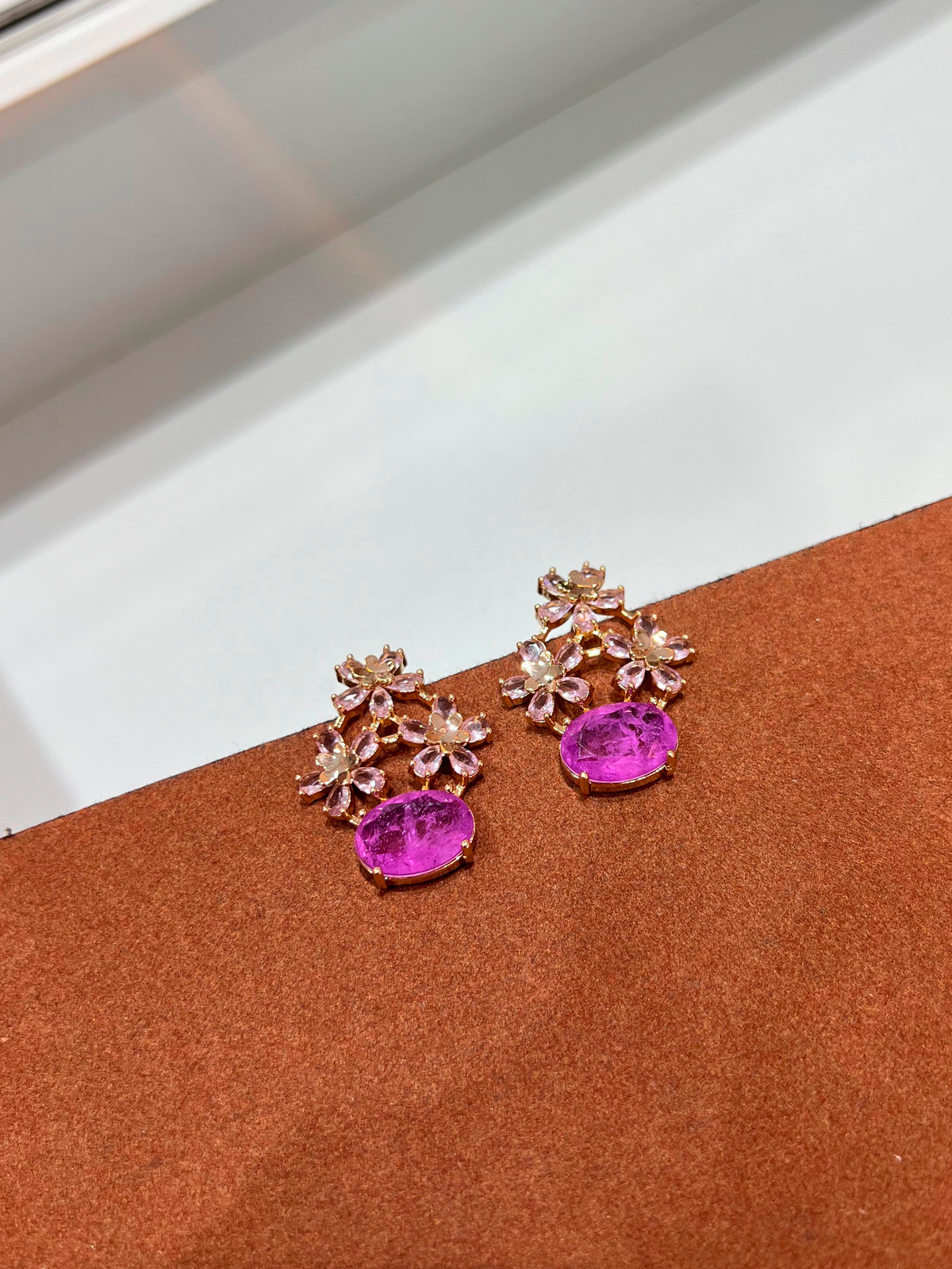 Brinco Flor com Safira Rosa