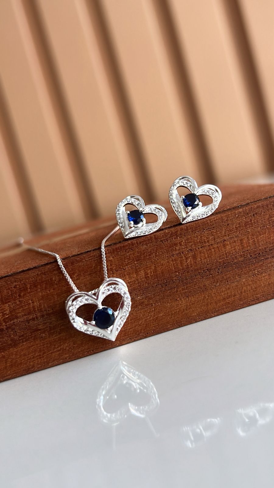 Conjunto Coração Aberto com Safira Azul em Prata 925