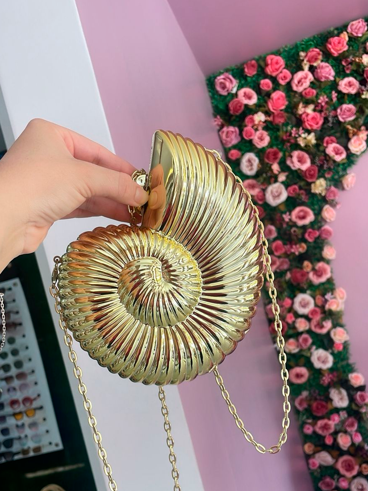 Bolsa Clutch Dourada em Formato de Concha