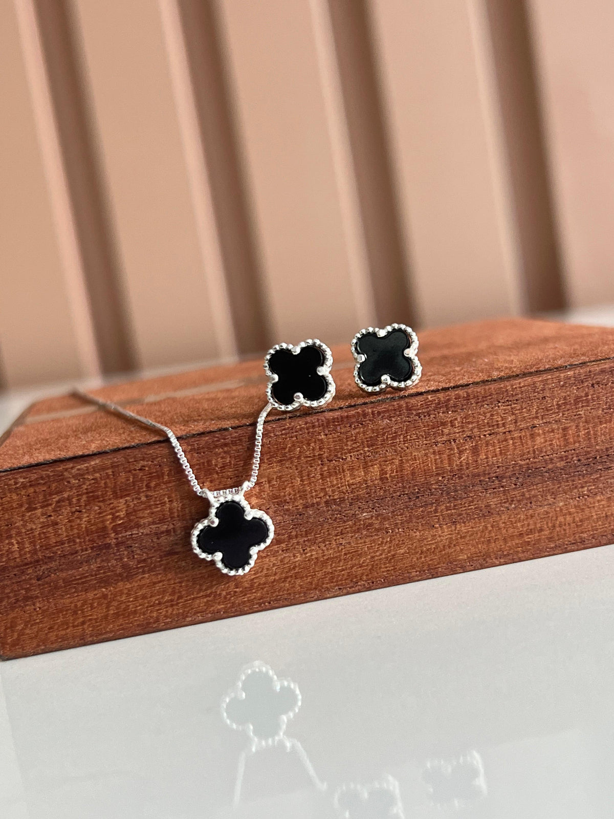 Conjunto Trevo Preto em Prata 925