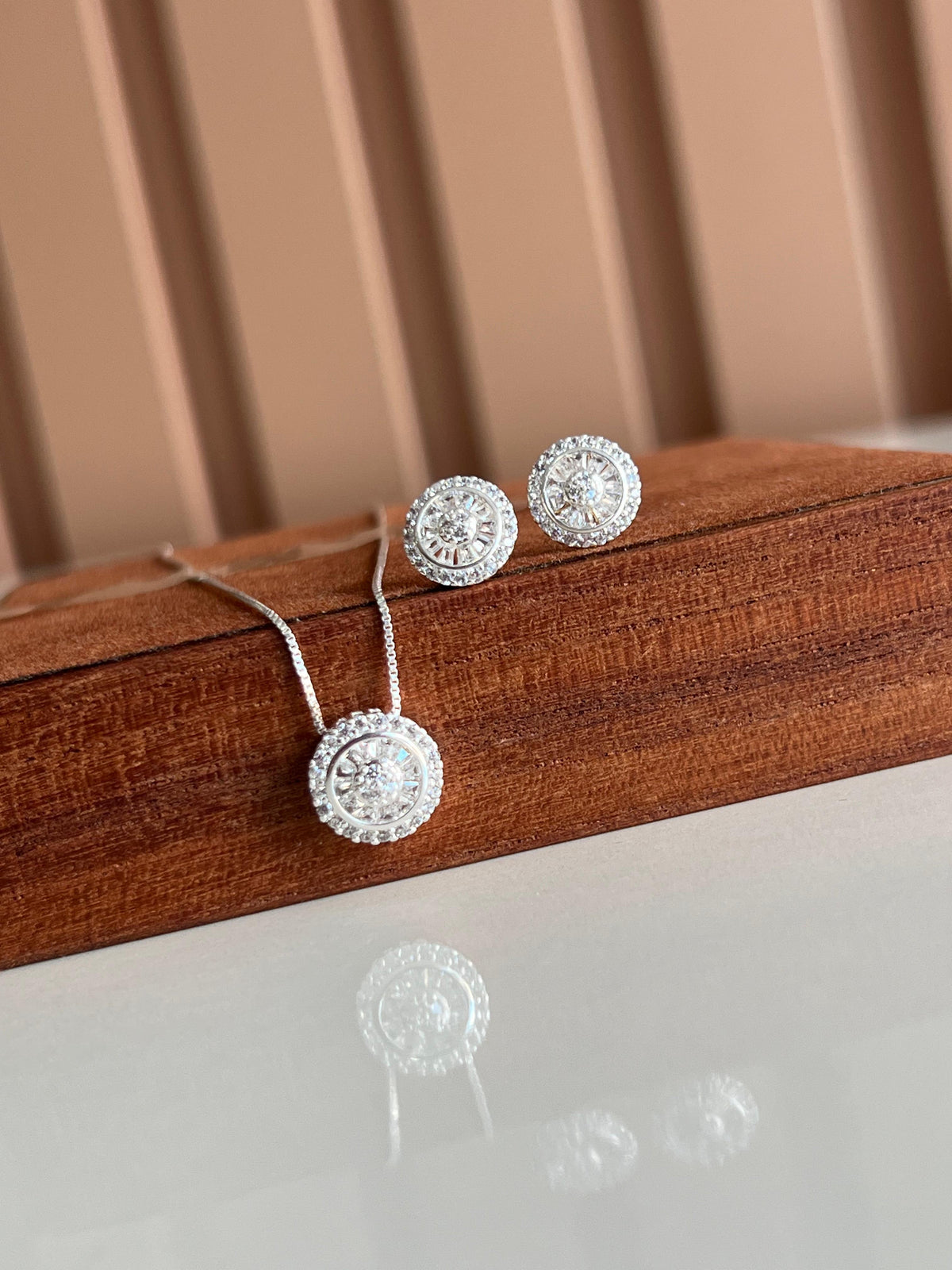 Conjunto Redondo em Prata 925 com Zircônias