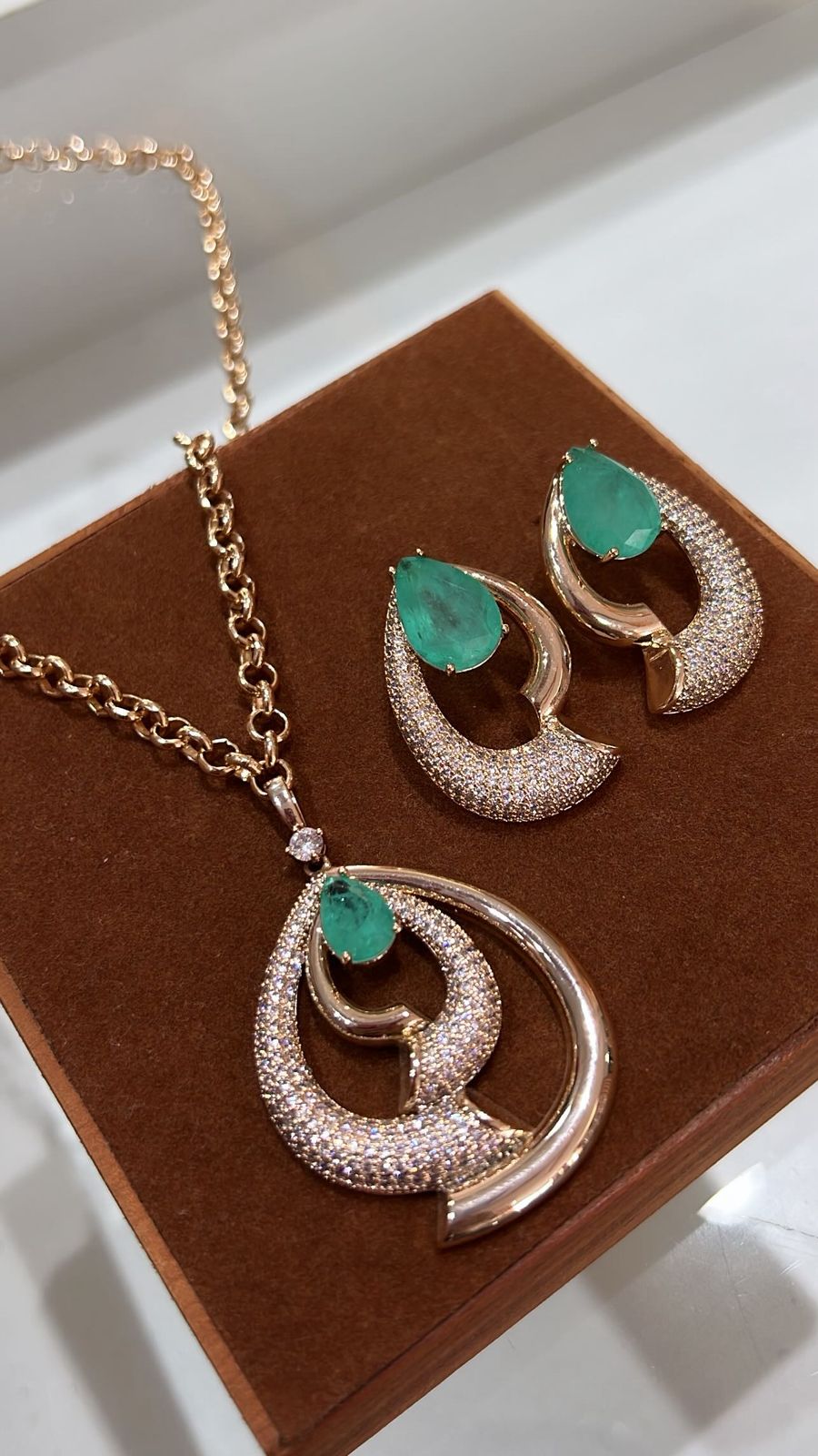 Conjunto Gota Esmeralda Fusion com Zircônias